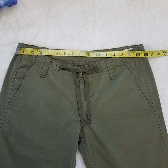 Levi's Jeans Cargo Capri Pants - Picture 4 of 8